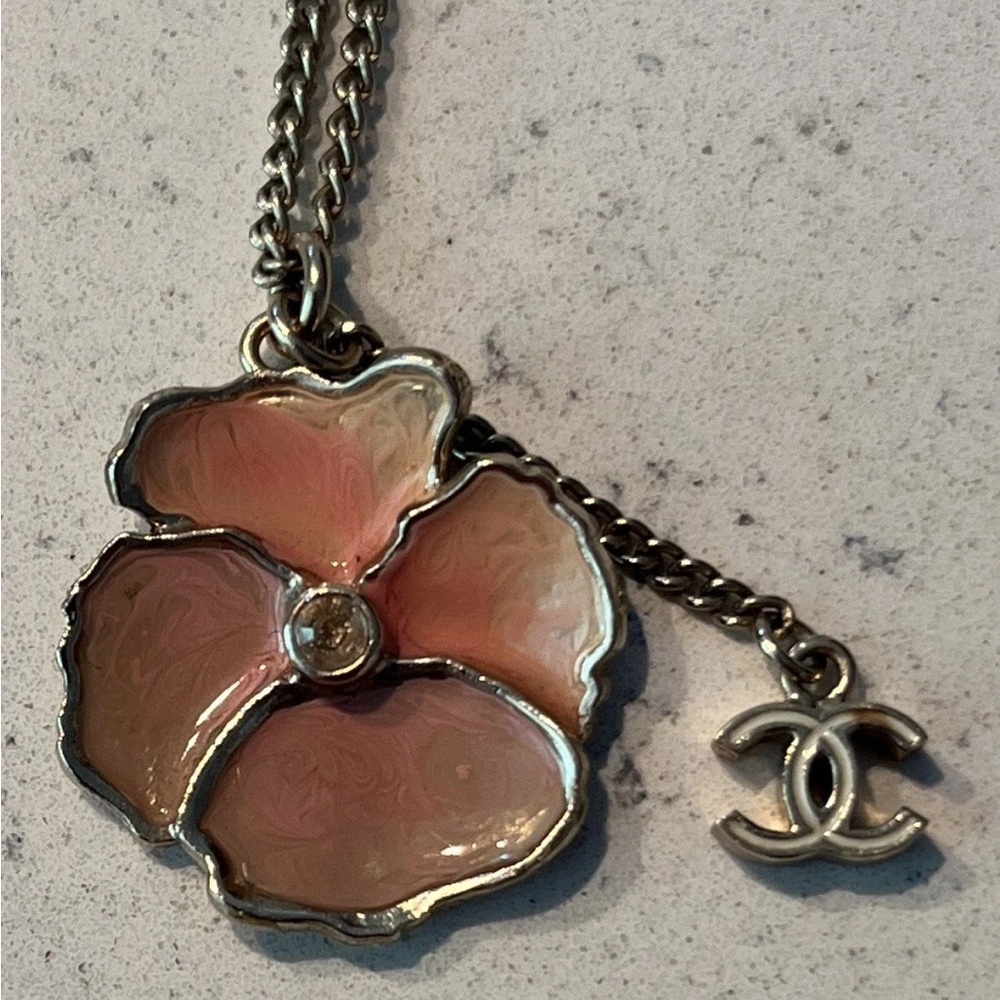CHANEL CC Logo Camellia Coco Mark Flower Necklace PreOwned Beautiful 12” Long - Picture 3 of 5